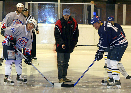 Inworppuck + wedstrijdpuck IJshockeywedstrijd Phantoms - White Caps