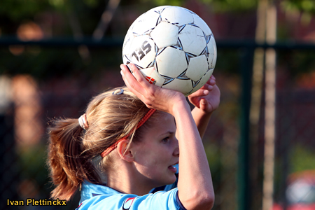 Wedstrijdbal + ondertekende bal Sinaai Girls - FÃ©mina W.S. Woluwe