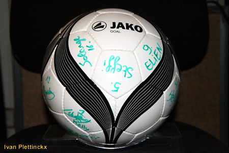 Wedstrijdbal + ondertekende bal Sinaai Girls - FÃ©mina W.S. Woluwe